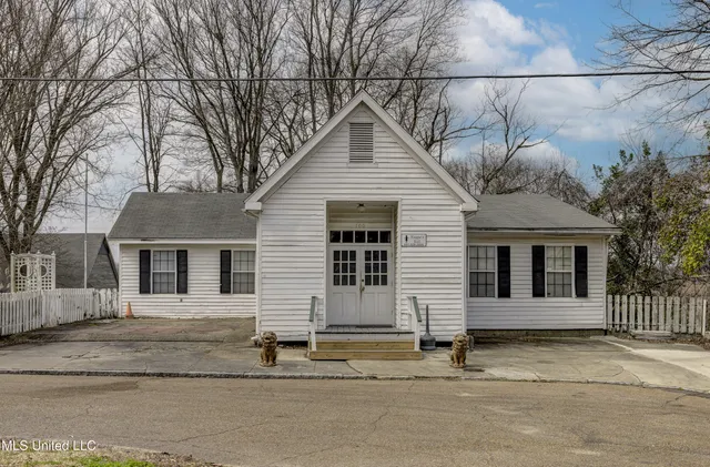 $499,000 | 815 1st E Street, Vicksburg, MS 39183