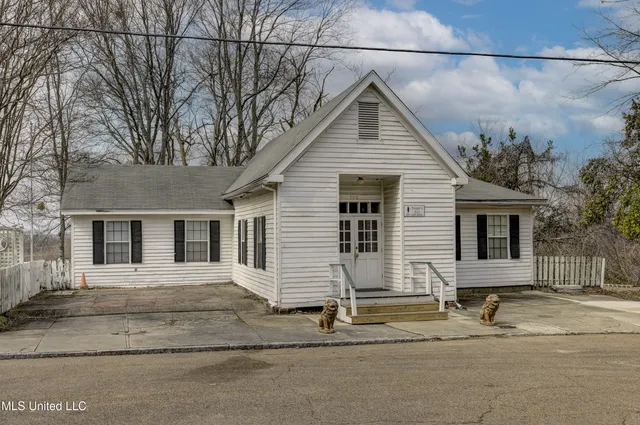 $499,000 | 815 1st E Street, Vicksburg, MS 39183