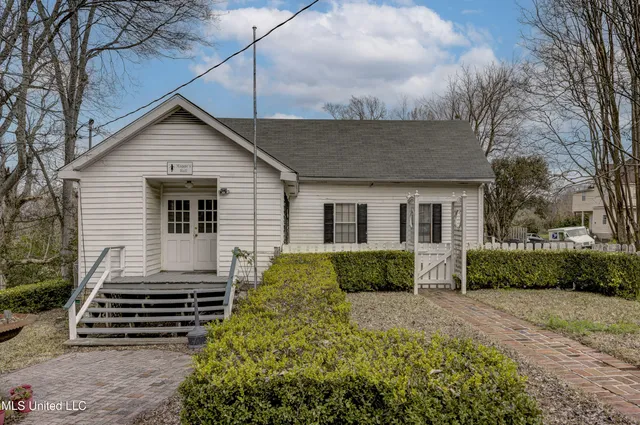 $499,000 | 815 1st E Street, Vicksburg, MS 39183