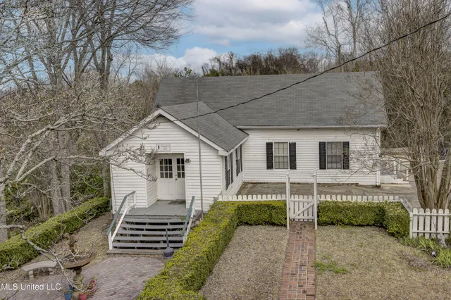$499,000 | 815 1st E Street, Vicksburg, MS 39183