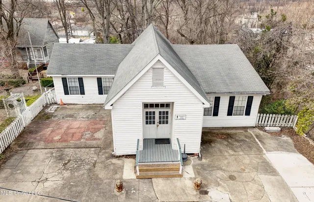 $499,000 | 815 1st E Street, Vicksburg, MS 39183