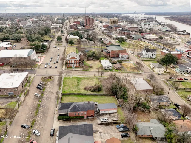 $499,000 | 815 1st E Street, Vicksburg, MS 39183