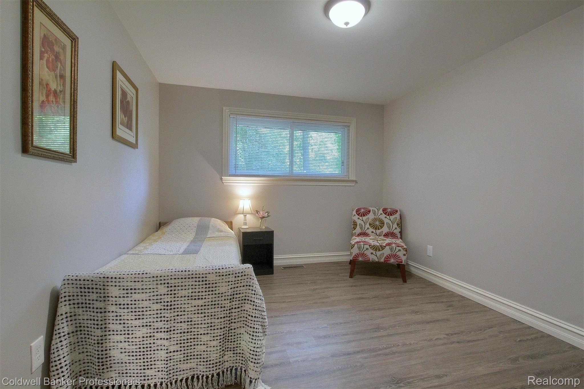 19930 Savage Road Belleville, MI 48111 - Photo 25 of 34 25-3rd Bedroom.jpg
