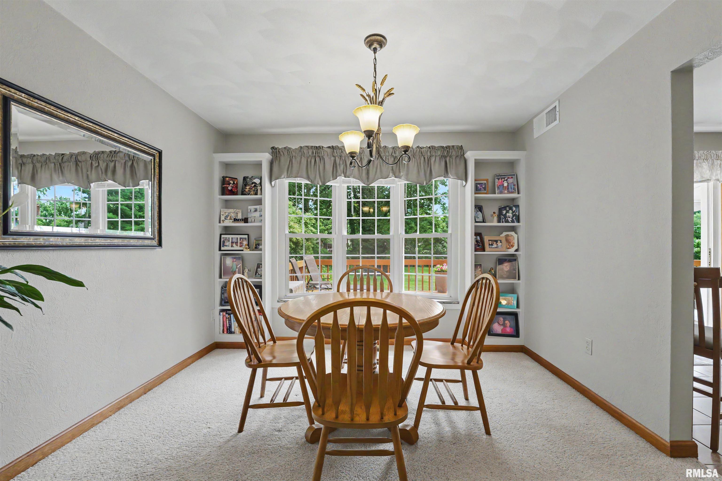 213 Woodlawn Road Lincoln, IL 62656 - Photo 5 of 36