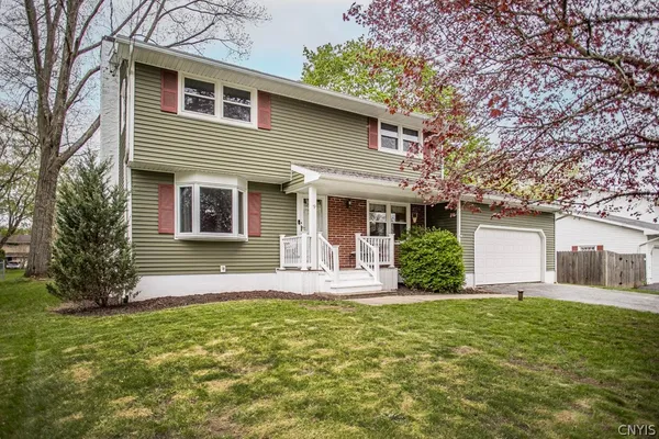$285,000 | 9 Nightingale, Liverpool, NY 13090