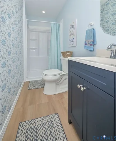 $699,000 | 402 Riverside Drive, Deltaville, VA 23043