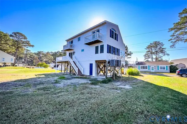 $699,000 | 402 Riverside Drive, Deltaville, VA 23043