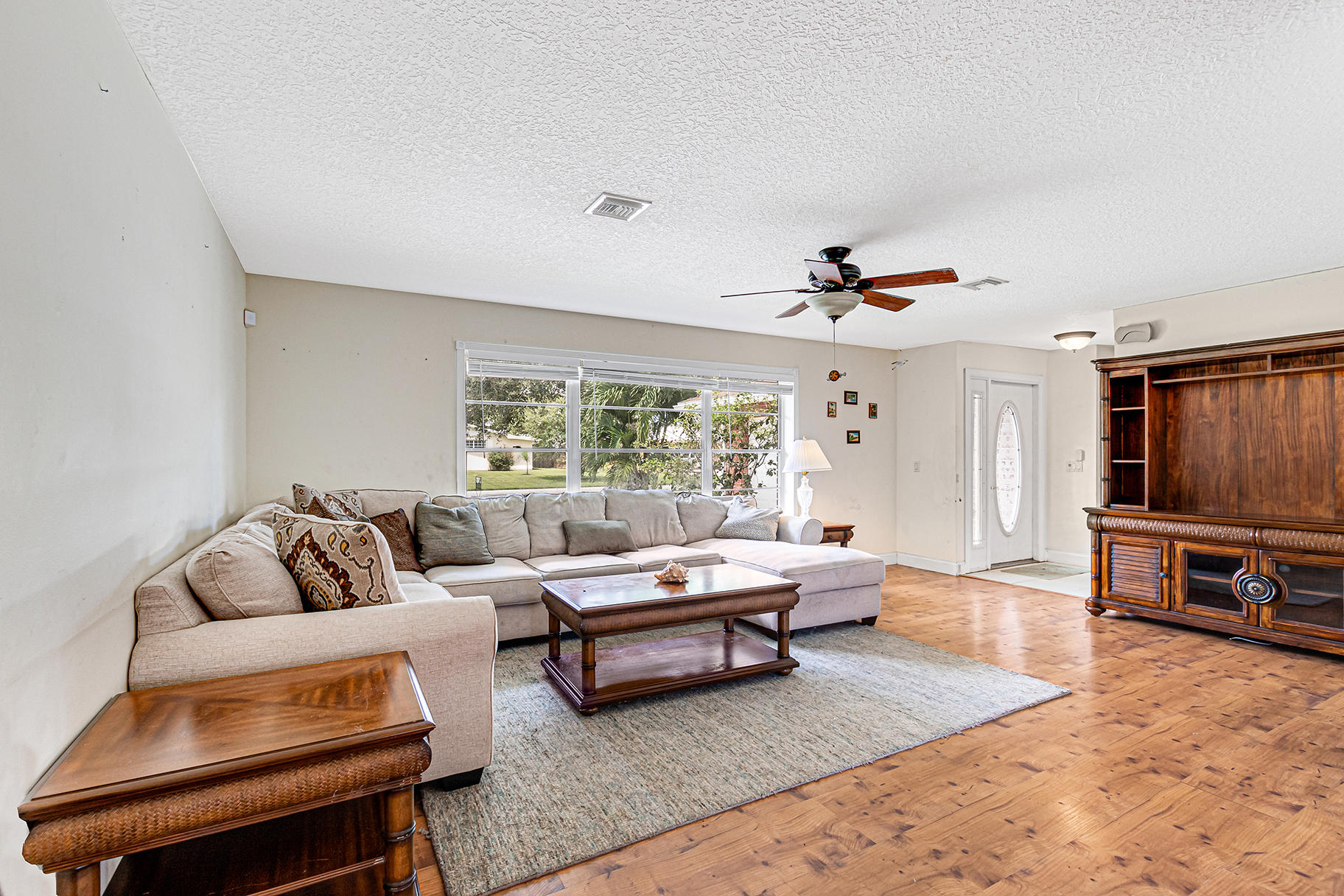 97 West Mango Road Lake Worth, FL 33467 - Photo 3 of 21 Living Room