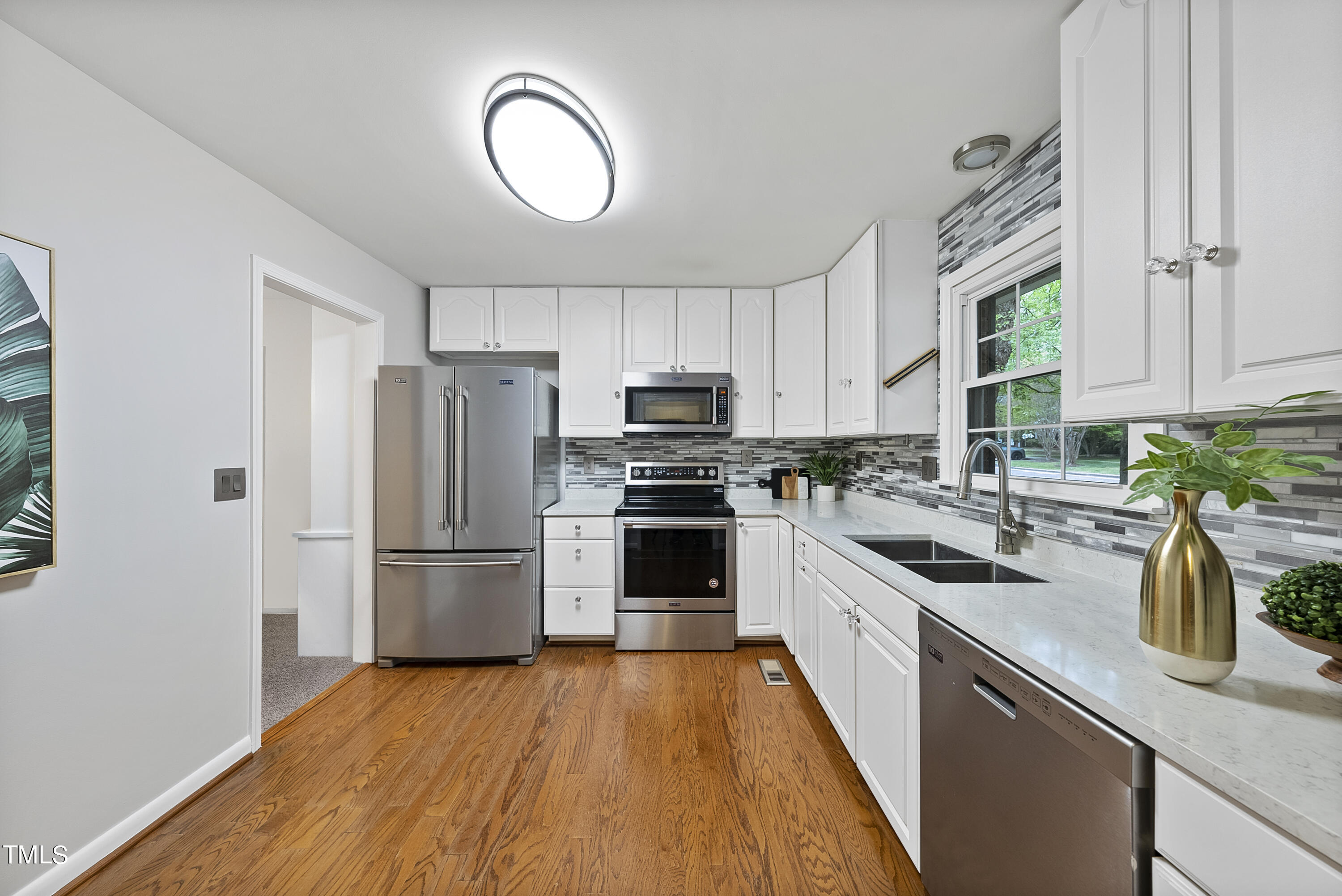 3152 Morningside Drive Raleigh, NC 27607 - Photo 4 of 32 DSC03120