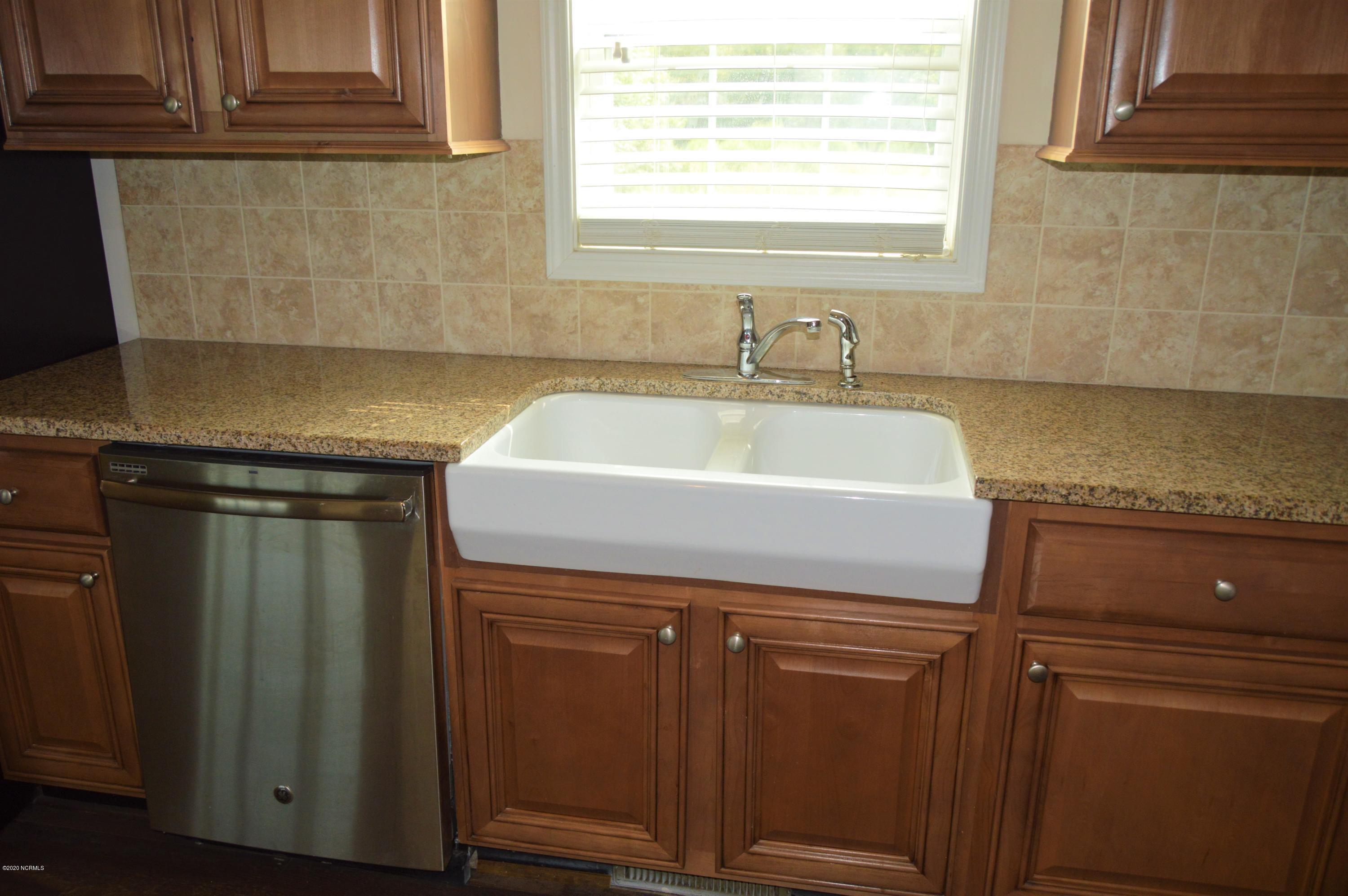 4195 Highsmith Road Burgaw, NC 28425 - Photo 11 of 33 farm house sink