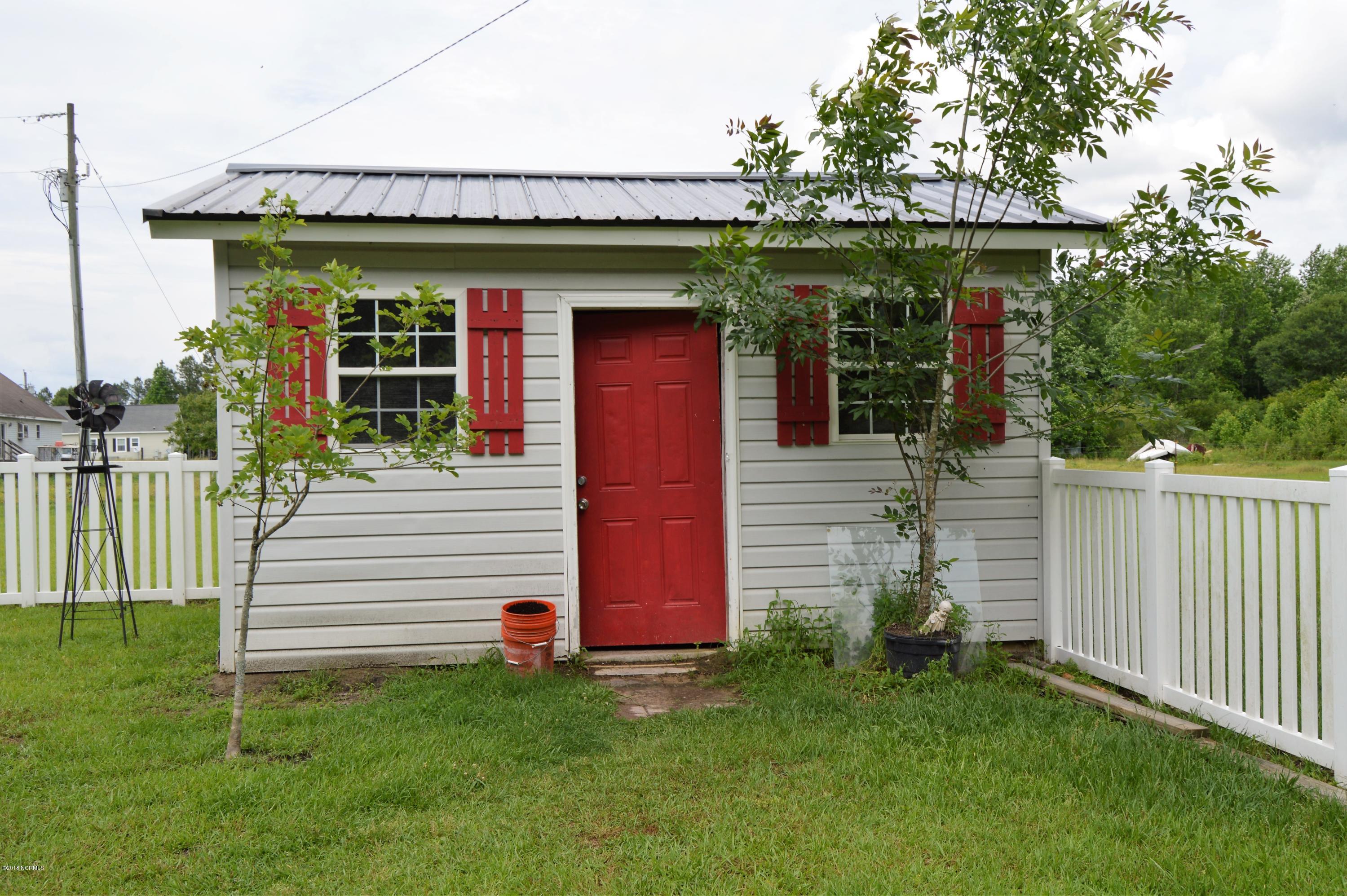 4195 Highsmith Road Burgaw, NC 28425 - Photo 26 of 33 outbuilding