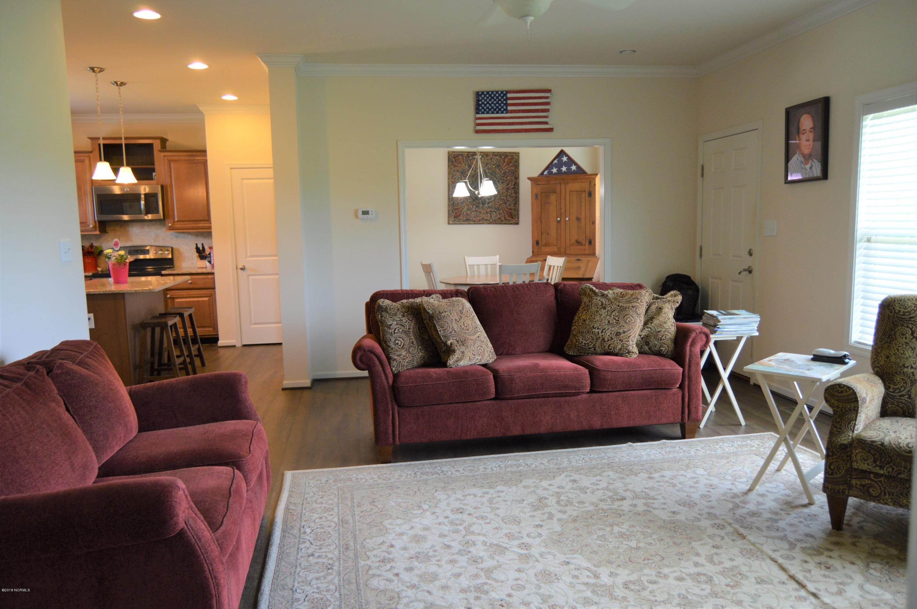 4195 Highsmith Road Burgaw, NC 28425 - Photo 3 of 33 living dining kitchen