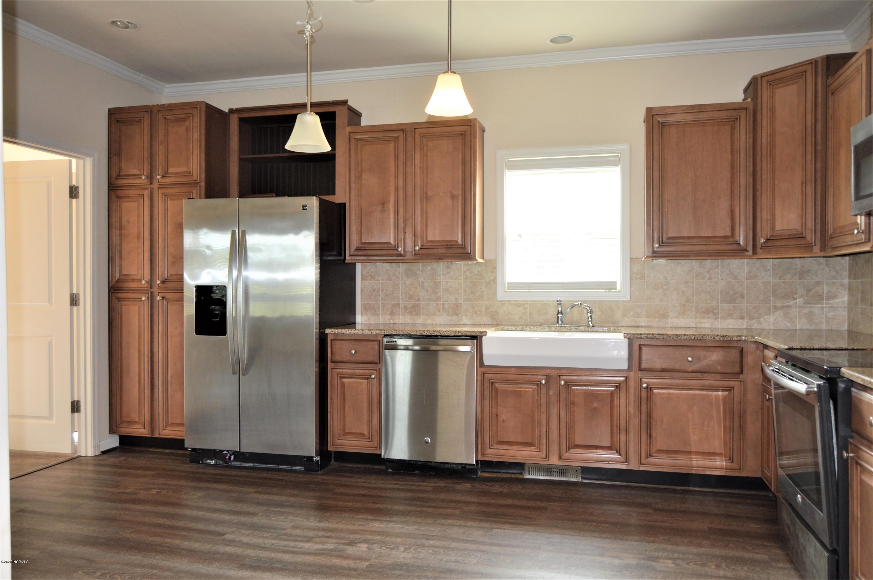 4195 Highsmith Road Burgaw, NC 28425 - Photo 10 of 33 kitchen