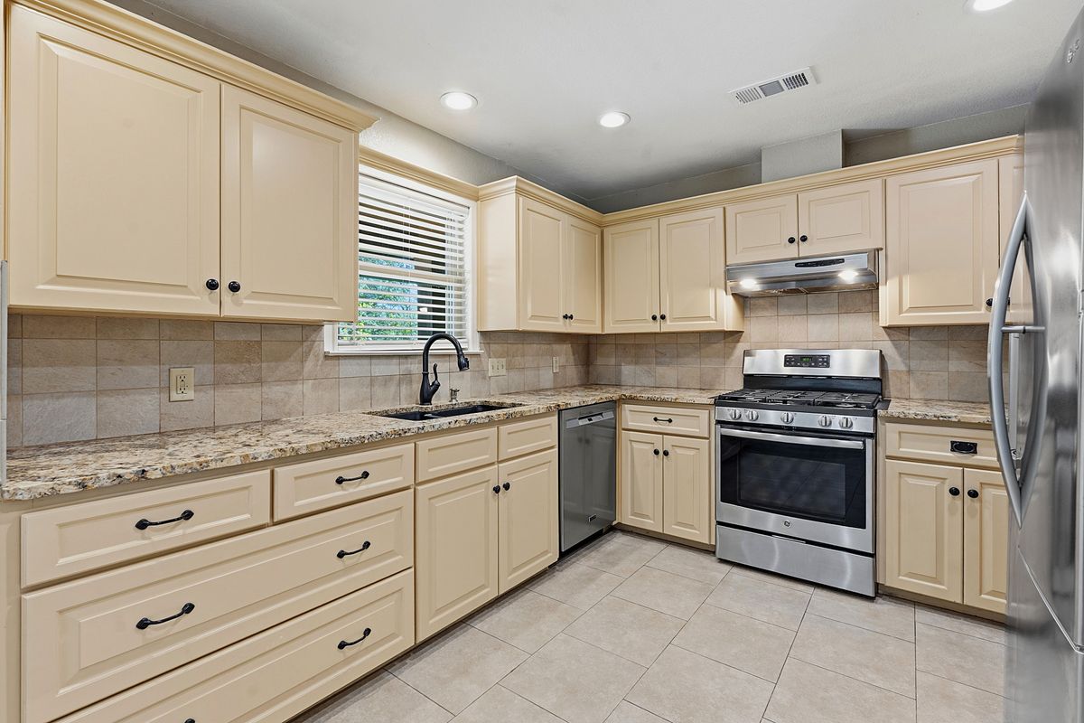 2002 Terry Lane Georgetown, TX 78628 - Photo 10 of 34