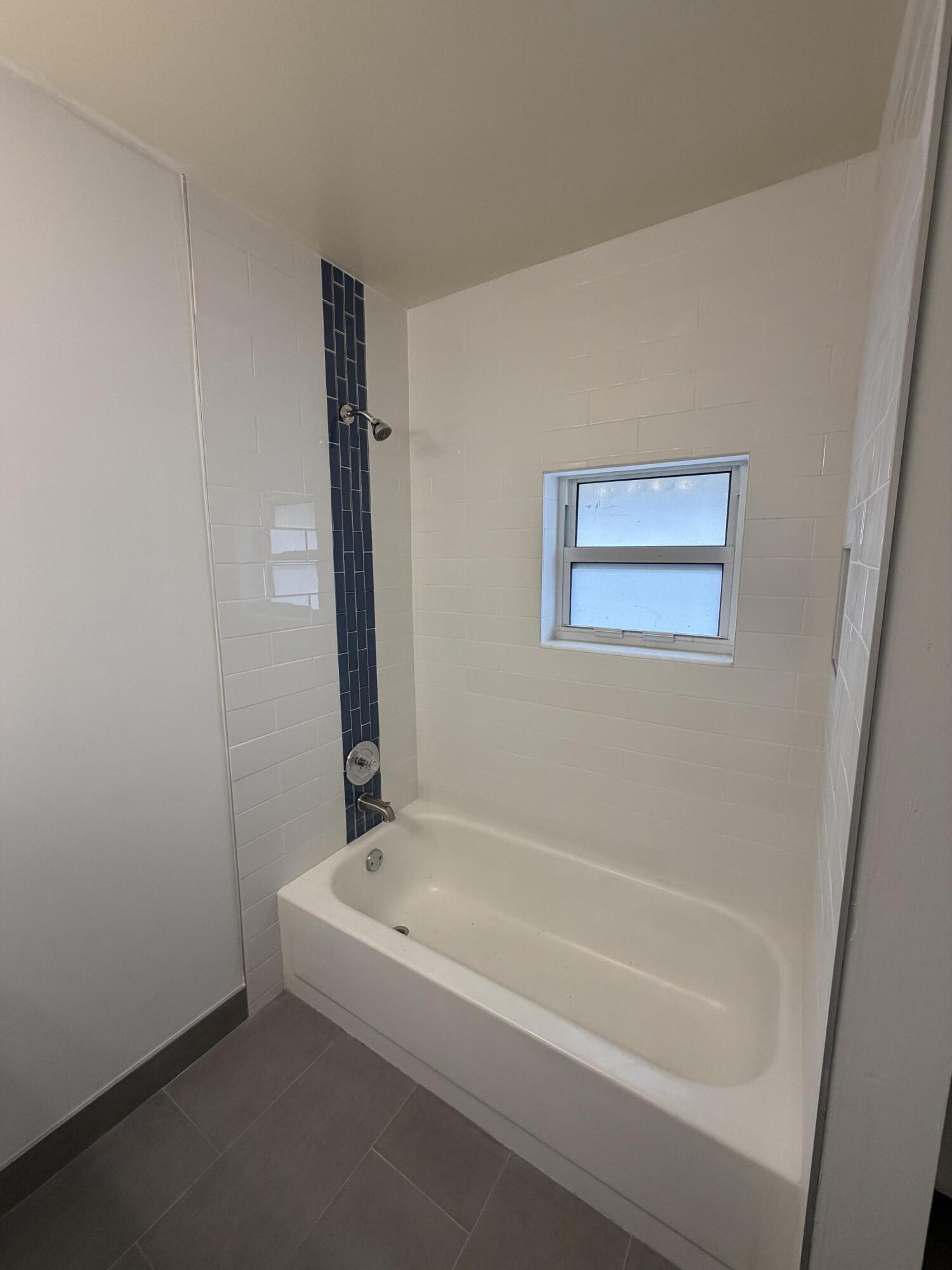 1945 Northwest 4th Avenue, Unit 30 Boca Raton, FL 33432 - Photo 4 of 30 a bathroom with a bathtub