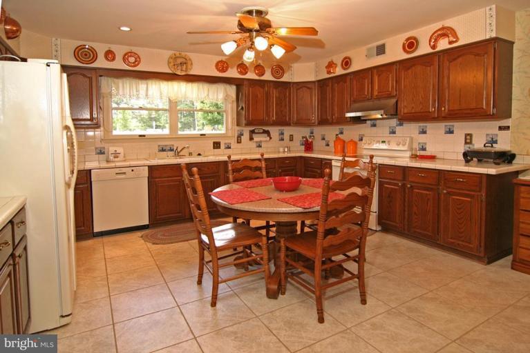 7430 Browns Bridge Road Highland, MD 20777 - Photo 5 of 15 Kitchen