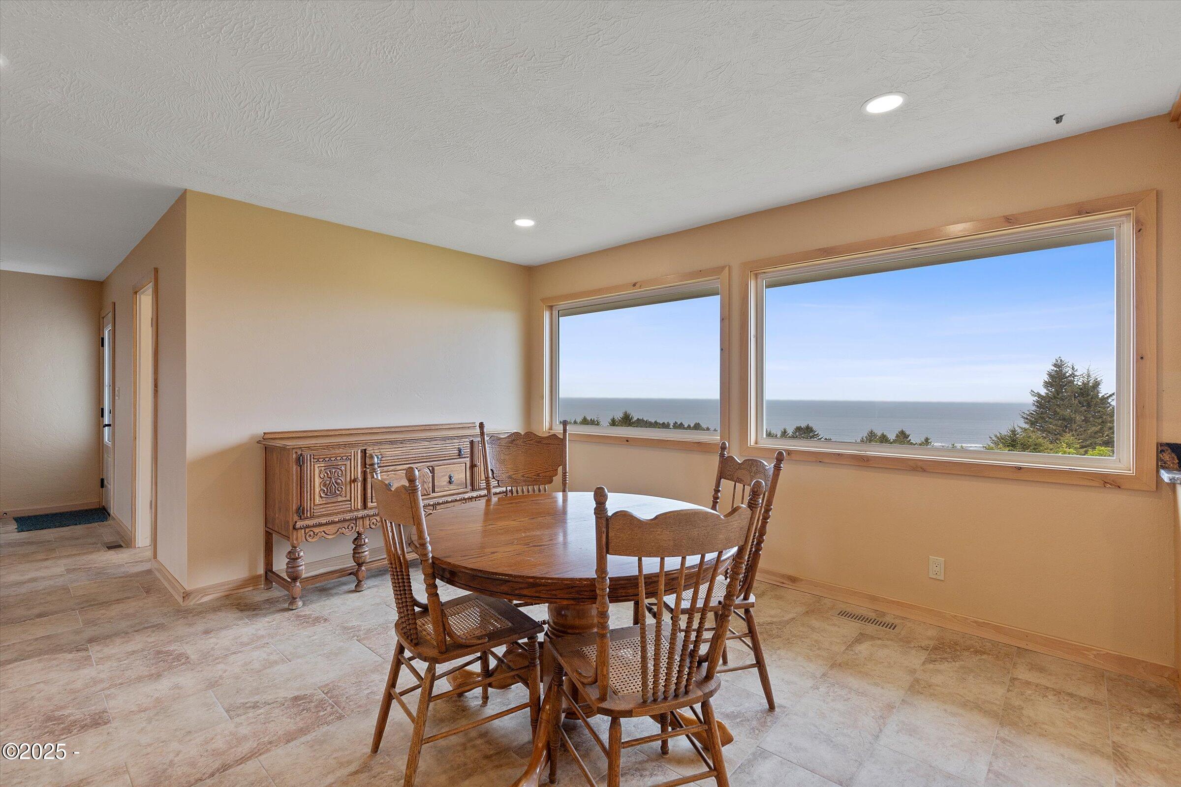 41390 Oretown Road Cloverdale, OR 97112 - Photo 16 of 69 Dining area upper