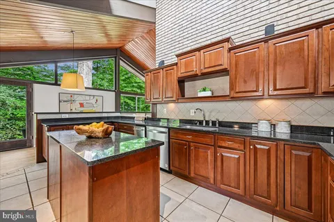$1,995,000 | 6620 Fernwood Court, Bethesda, MD 20817