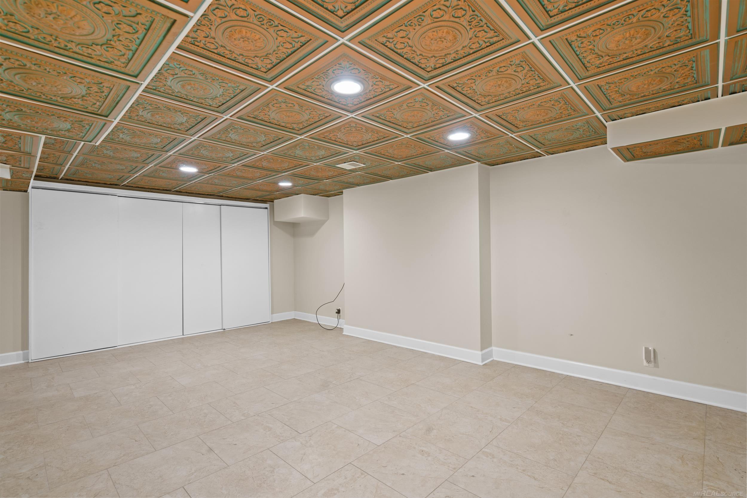 1071 Nakomis Road Lake Orion, MI 48362 - Photo 44 of 71