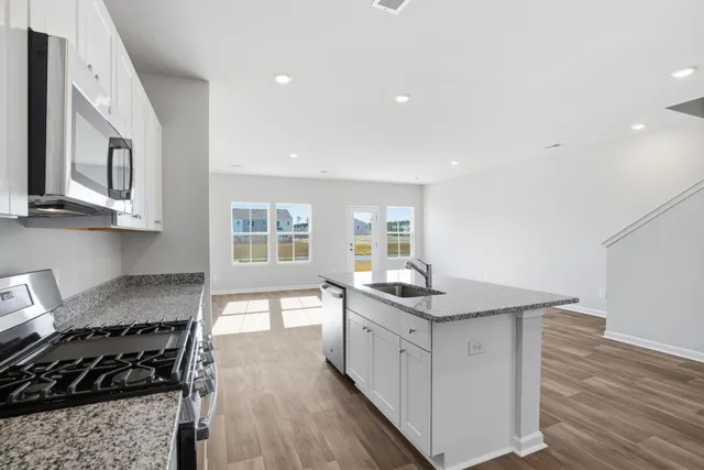 $3,100 | 402 Tiliwa Street, Summerville, SC 29486