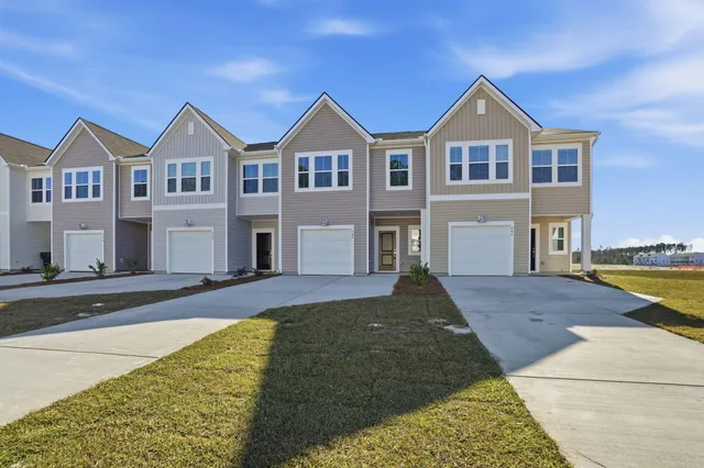 $3,100 | 402 Tiliwa Street, Summerville, SC 29486