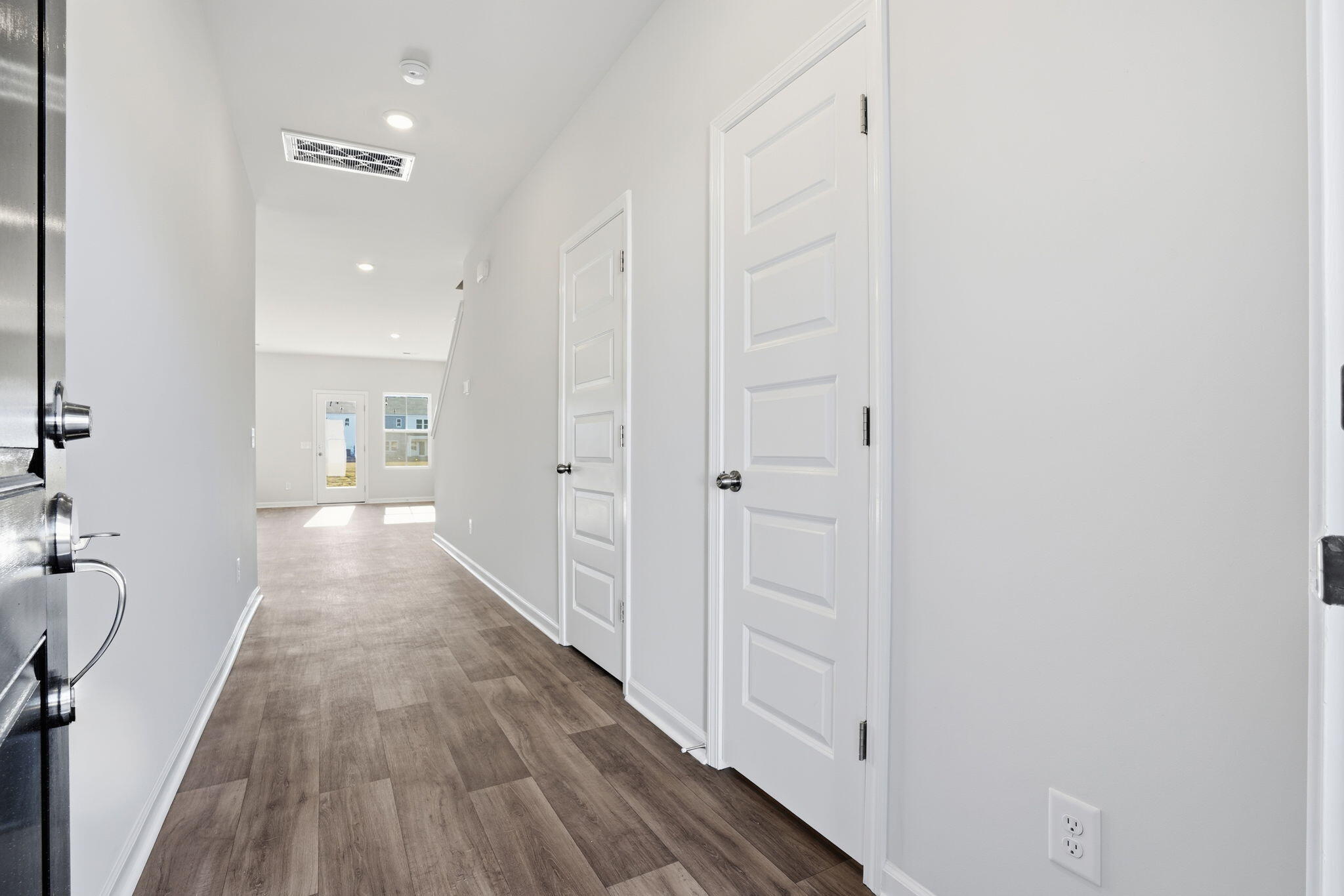 402 Tiliwa Street Summerville, SC 29486 - Photo 6 of 27 6-web-or-mls-006_DSC09475_1