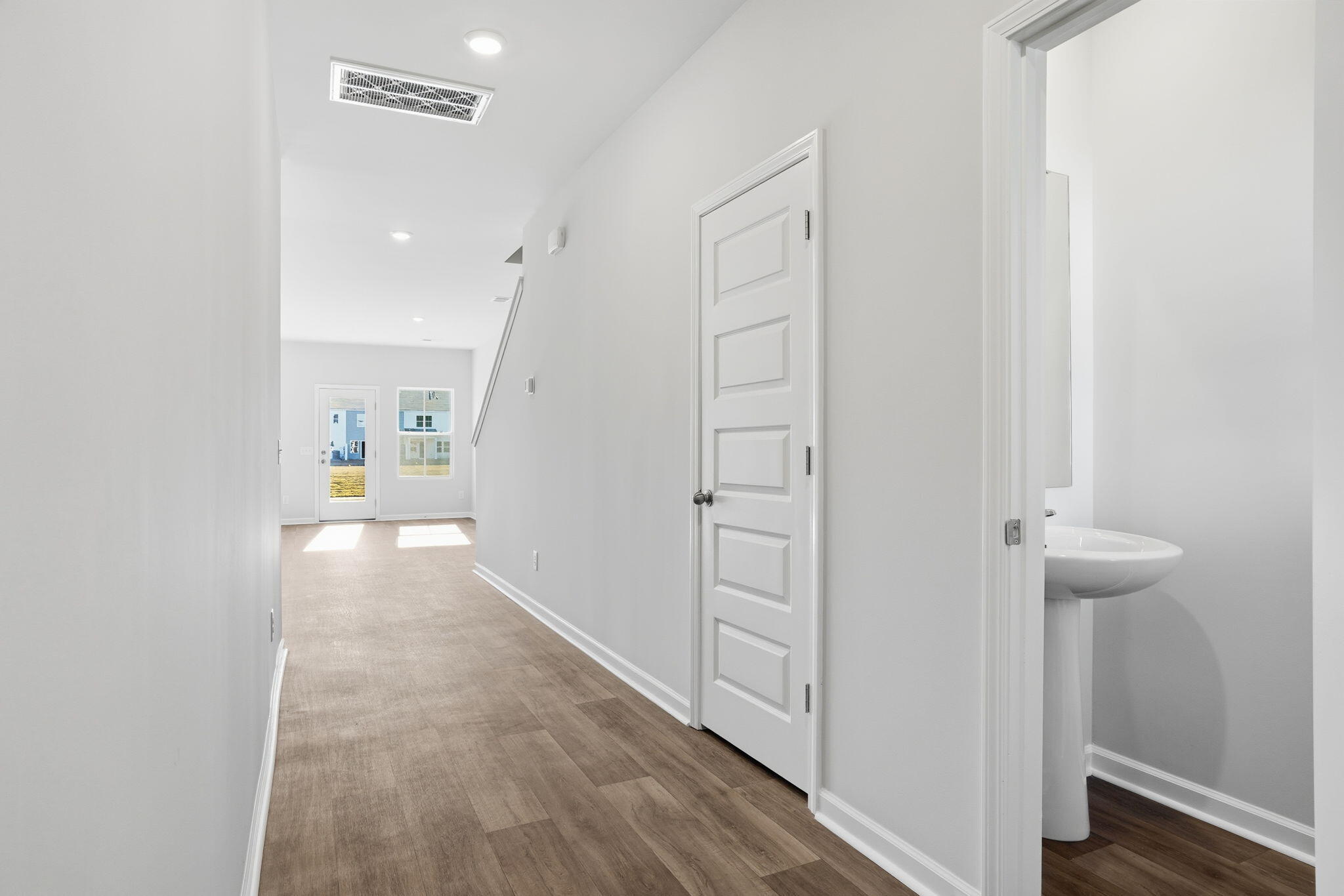 402 Tiliwa Street Summerville, SC 29486 - Photo 7 of 27 7-web-or-mls-007_DSC09484