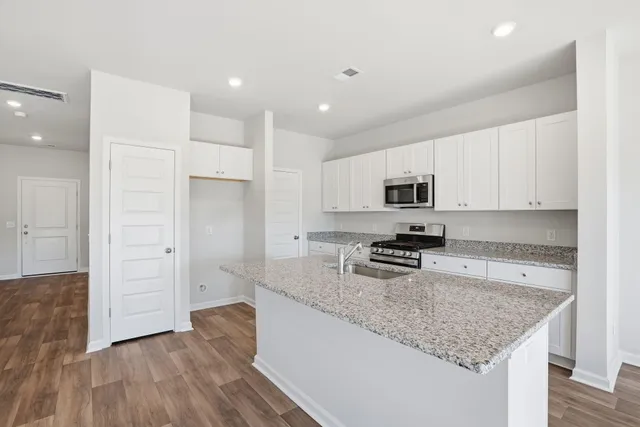 $3,100 | 402 Tiliwa Street, Summerville, SC 29486