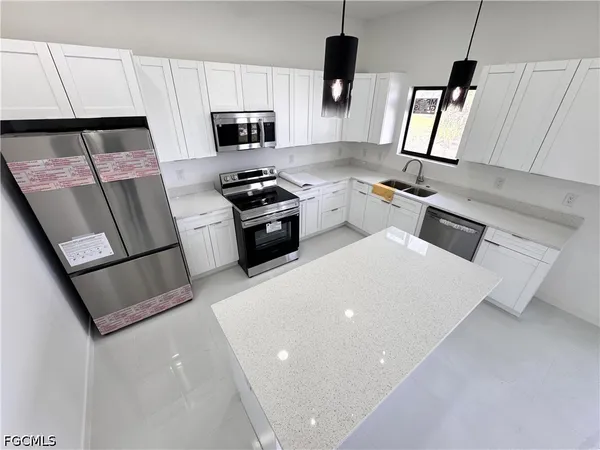 $2,300 | 4505 Northwest 34th Street, Cape Coral, FL 33993