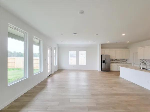 $2,795 | 17850 Aile Pierre Pass, Conroe, TX 77302