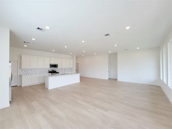 $2,795 | 17850 Aile Pierre Pass, Conroe, TX 77302