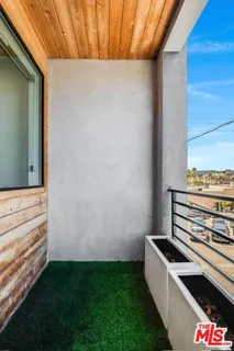 $1,599,000 | 4425 North Studio Place, Studio City, CA 91602