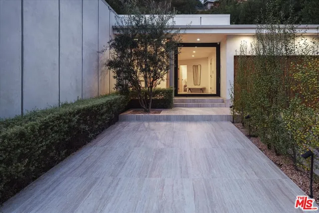 $6,495,000 | 1820 Rising Glen Road, Los Angeles, CA 90069