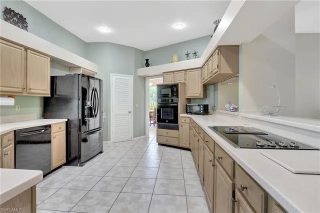 $1,000,000 | 2024 Imperial Circle, Naples, FL 34110