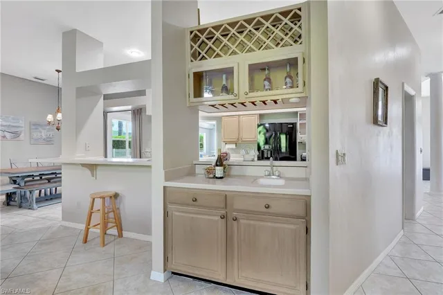 $1,000,000 | 2024 Imperial Circle, Naples, FL 34110