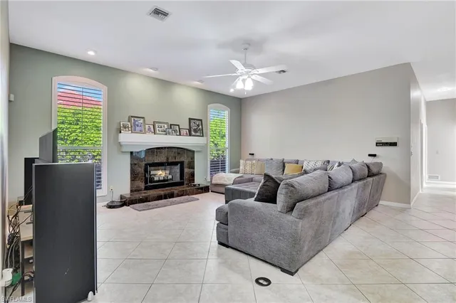 $1,000,000 | 2024 Imperial Circle, Naples, FL 34110