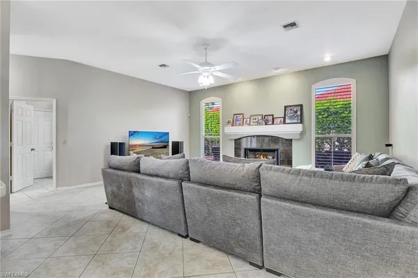 $1,000,000 | 2024 Imperial Circle, Naples, FL 34110