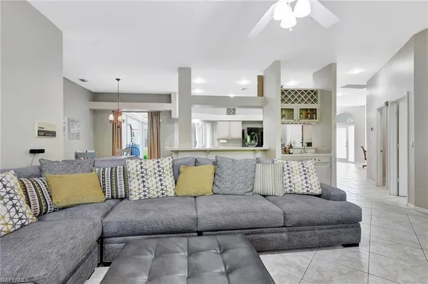 $1,000,000 | 2024 Imperial Circle, Naples, FL 34110