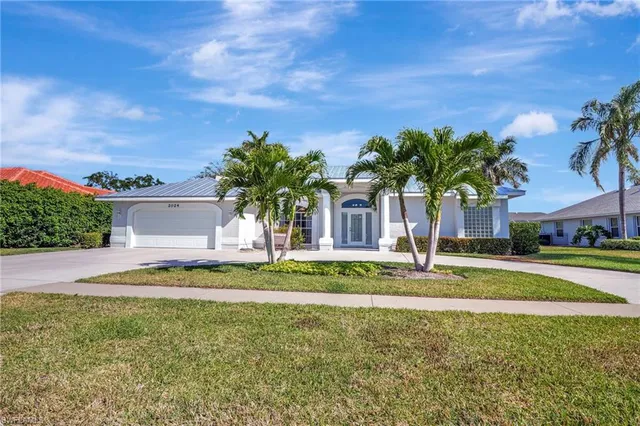 $1,000,000 | 2024 Imperial Circle, Naples, FL 34110