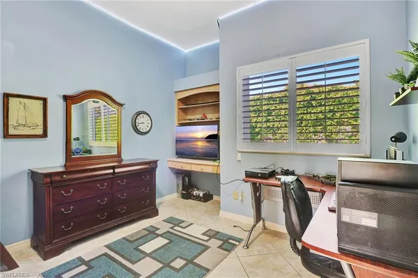 $1,000,000 | 2024 Imperial Circle, Naples, FL 34110