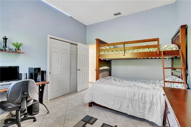 $1,000,000 | 2024 Imperial Circle, Naples, FL 34110