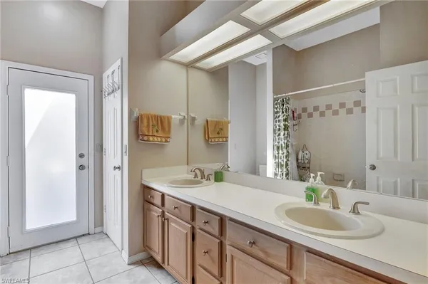 $1,000,000 | 2024 Imperial Circle, Naples, FL 34110