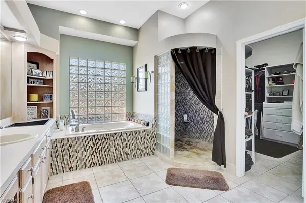 $1,000,000 | 2024 Imperial Circle, Naples, FL 34110
