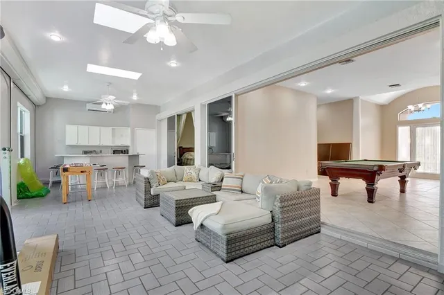 $1,000,000 | 2024 Imperial Circle, Naples, FL 34110