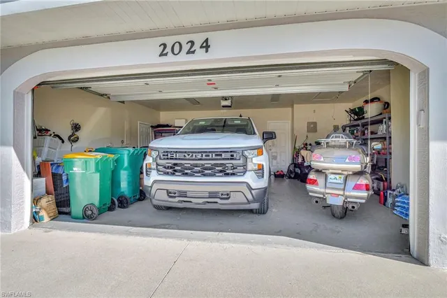 $1,000,000 | 2024 Imperial Circle, Naples, FL 34110