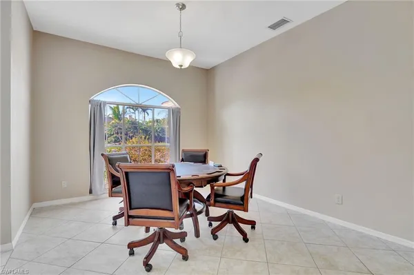 $1,000,000 | 2024 Imperial Circle, Naples, FL 34110