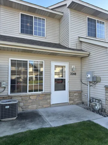 $1,700 | 2248 Affirmed Drive, Shakopee, MN 55379