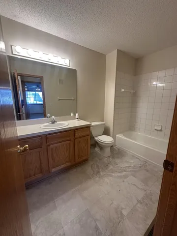 $1,700 | 2248 Affirmed Drive, Shakopee, MN 55379