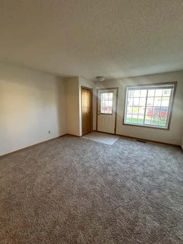 $1,700 | 2248 Affirmed Drive, Shakopee, MN 55379