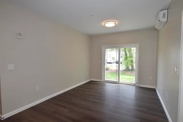 $2,200 | 217 Rockingham Road, Unit 101, Londonderry, NH 03053